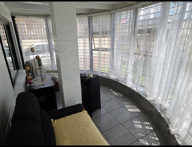 3 BEDROOM HOUSE FOR SALE IN SOUTH CREST